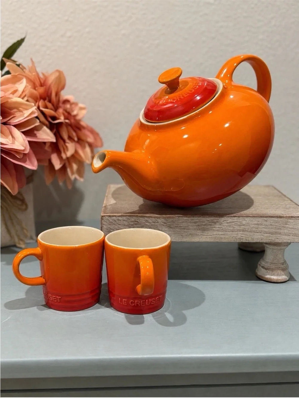 Le Creuset Flame 1.3L Classic Teapot & 2x 100ml Espresso Mugs Seconds- NEW